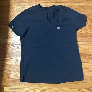 Figs Catarina Dark Harbor V-Neck scrub top - woman’s medium